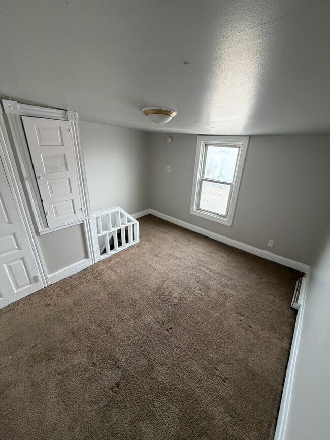 Building Photo - 4-bedroom home in the heat of Reading!