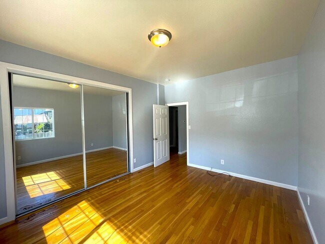 Building Photo - ~Berkeley School District~ Single Family Home - Huge Backyard!