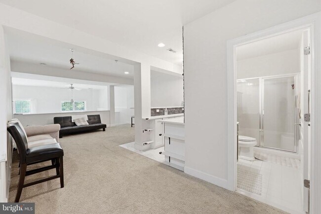 Building Photo - 6526 Wayside Pl