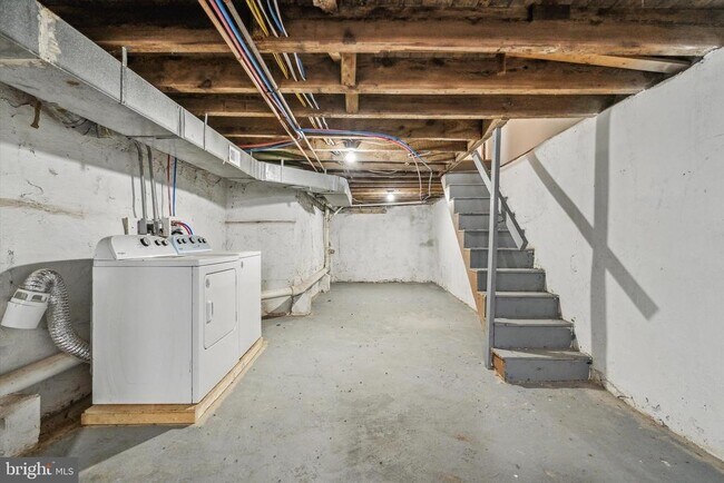 Building Photo - 2508 N Sartain St