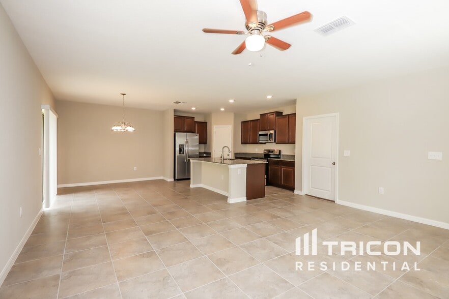 Building Photo - 12737 Lemon Pepper Dr