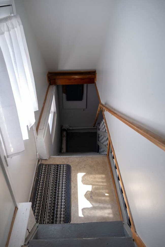 Building Photo - Charming 3 bedroom