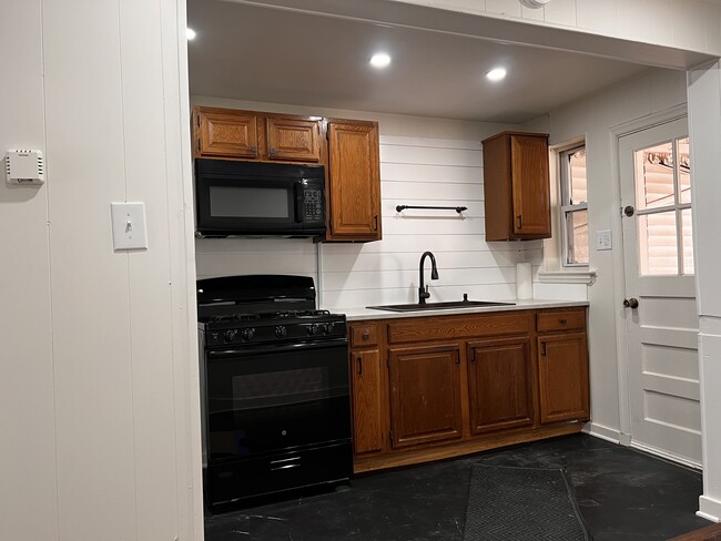 Kitchen with all appliances, back door entrance. - 933 Union St