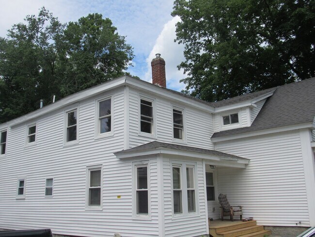 Building Photo - 27 Maple St