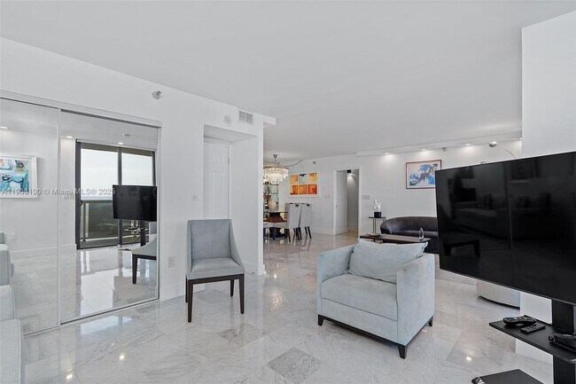 Building Photo - 20515 E Country Club Dr