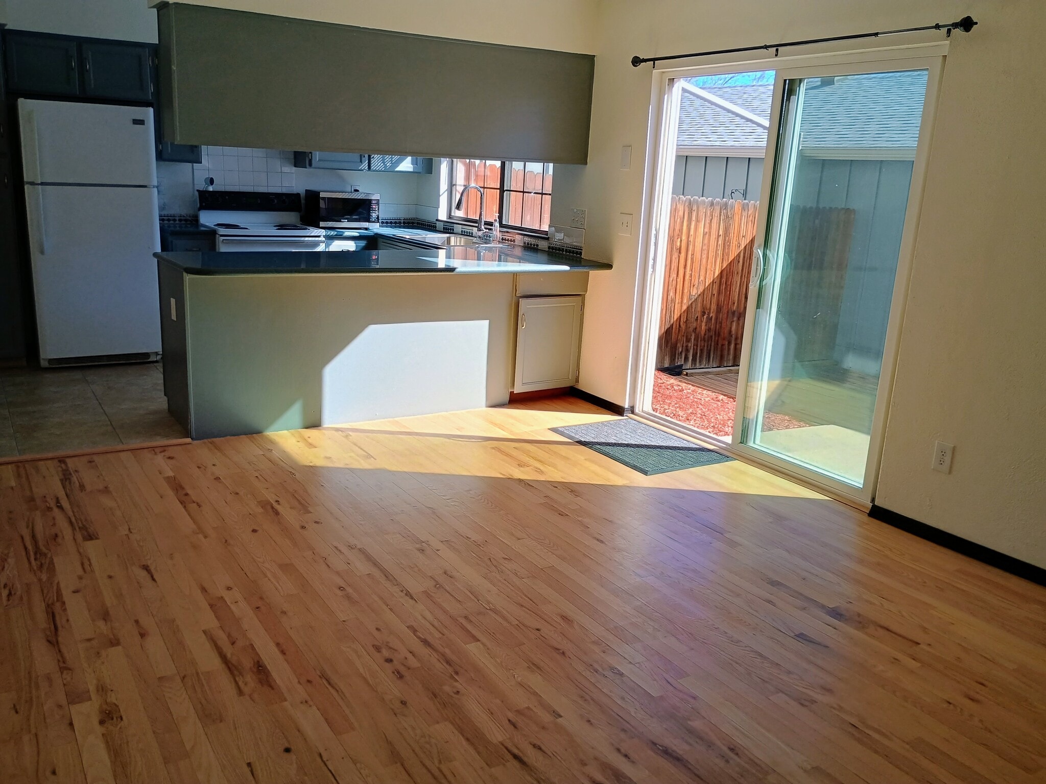 Kitchen - 10360 E Jewell Ave