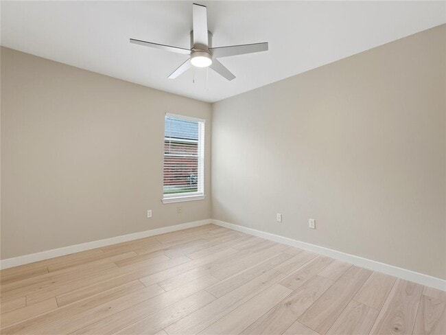 Building Photo - 1004 Downridge Dr