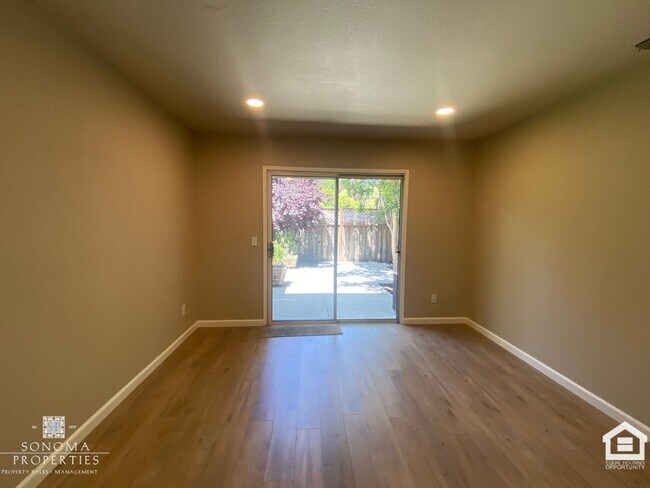 Building Photo - Light-Filled 3BD/2BA Home in Desirable Fry...