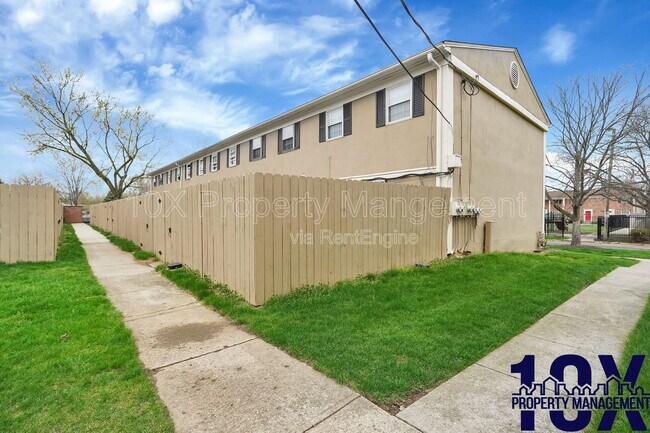 Building Photo - 141 Beacon Run W