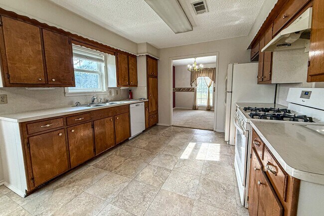 Building Photo - 51 -A Paul Dixon Rd