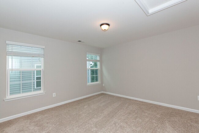 Building Photo - 5 Bed, 4.5 Bath Single Family Home in Step...