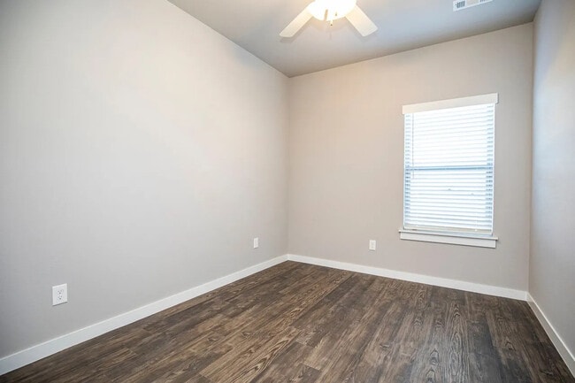 Building Photo - 1901 Booker Cir