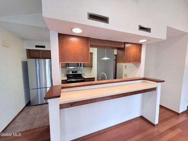 Building Photo - 208 Yorktown Dr