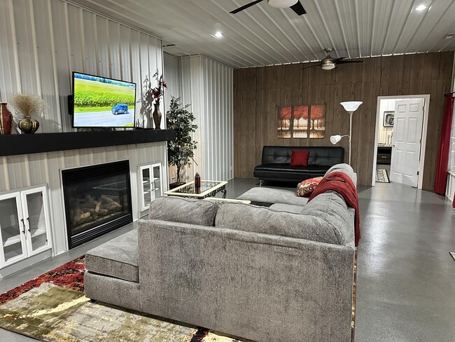 Building Photo - 10687 S Oak Ridge Estates