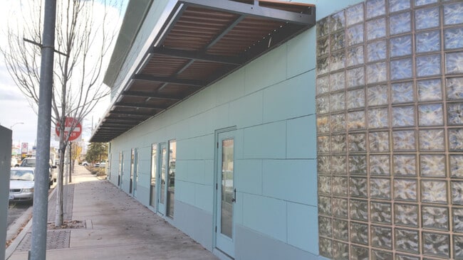 Building Photo - 502 SW Evergreen Ave