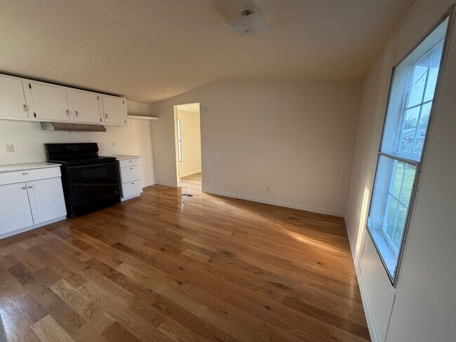 Building Photo - FOR RENT IN BREAUX BRIDGE!