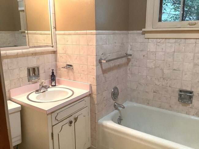 Building Photo - Nice Single Family House for Rent