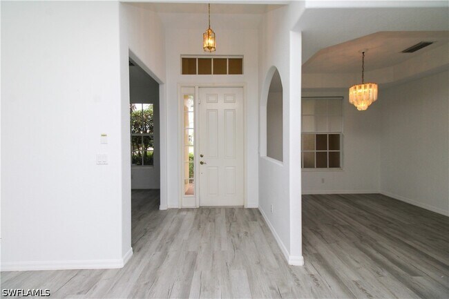 Building Photo - 3927 Aurora Ct