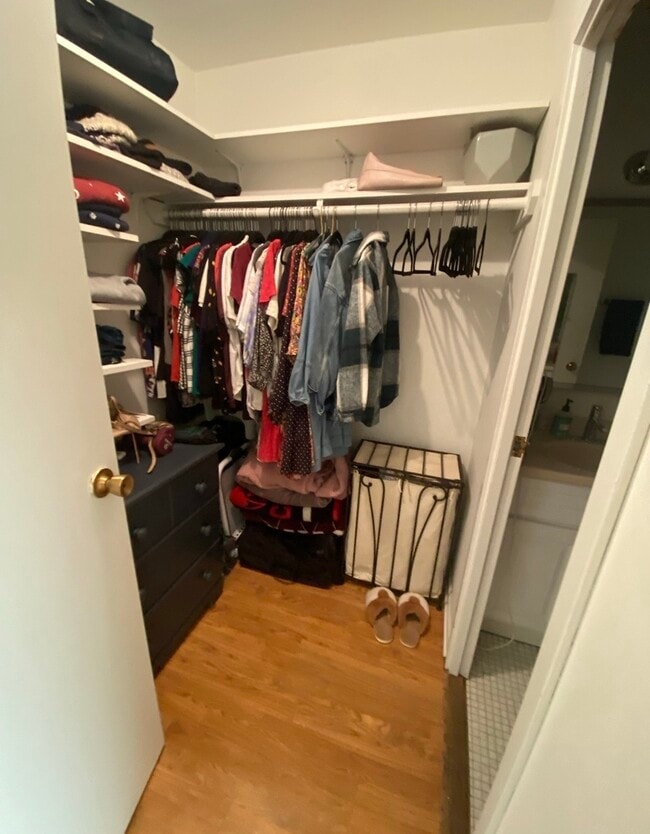 Building Photo - 1636 N Wells St