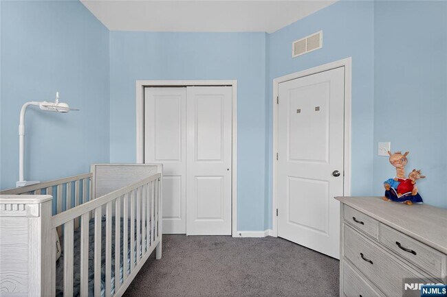 Building Photo - 117 Truman Dr