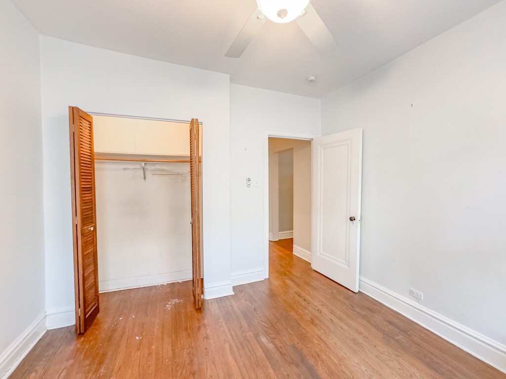 Building Photo - 1337 W Lunt Ave