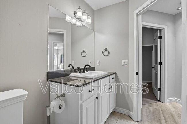 Building Photo - 6326 N 14th Pl