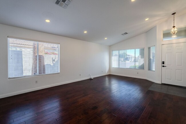 Building Photo - YEAR END MOVE IN SPECIAL!  NEWLY RENOVATED...