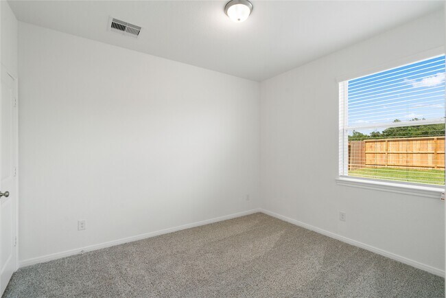 Building Photo - 611 Silver Pear Ct