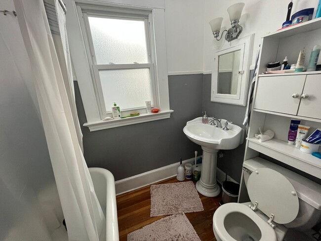 Building Photo - [In-Unit Laundry; Garden] Townhouse-Style ...