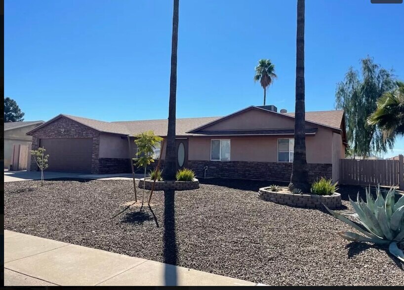 Building Photo - 4015 E Friess Dr