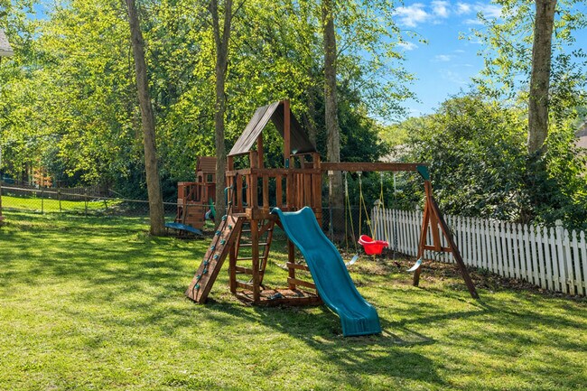 Building Photo - 7601 Bedfordshire Dr