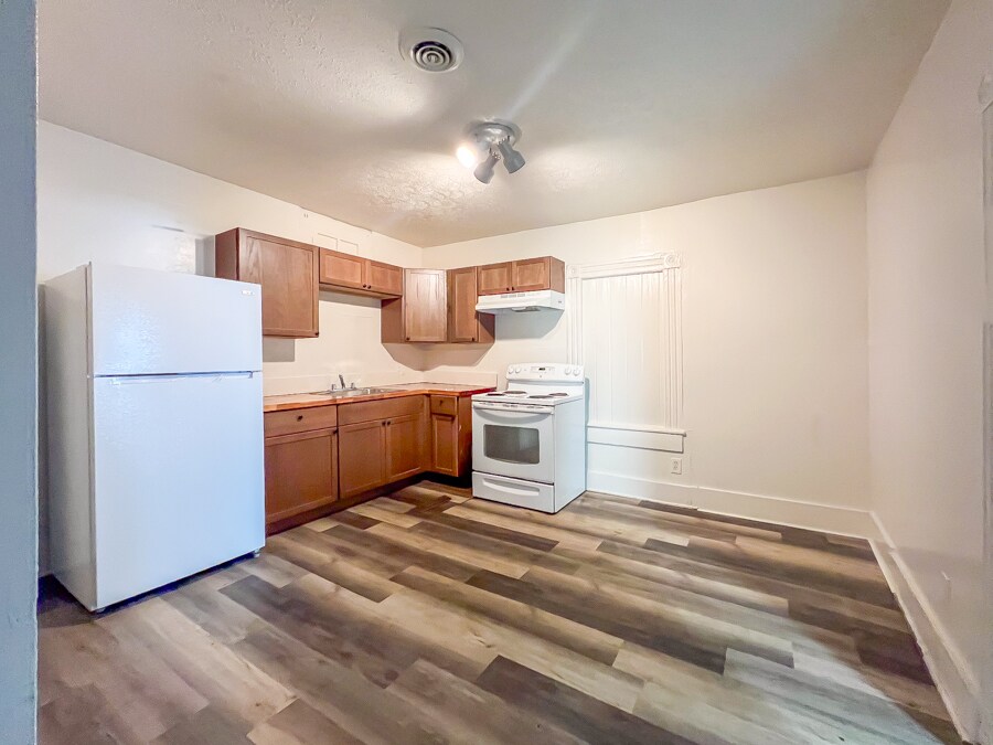 Building Photo - 1005 Maplewood Ave