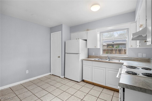 Building Photo - 5449 Tenth Ave