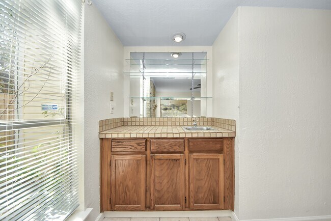 Building Photo - 15614 Barbarossa Dr