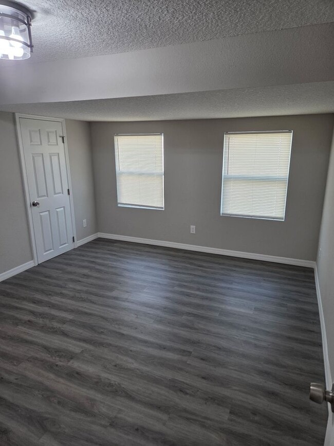 Building Photo - Cozy 3 bedroom 2 bath home in quiet neighborhood