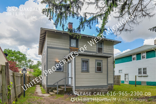 Building Photo - Available Now | 3 Bedroom, 1.5 Bath Single...