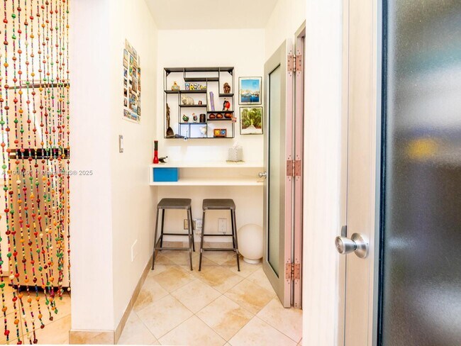 Building Photo - 1127 Meridian Ave