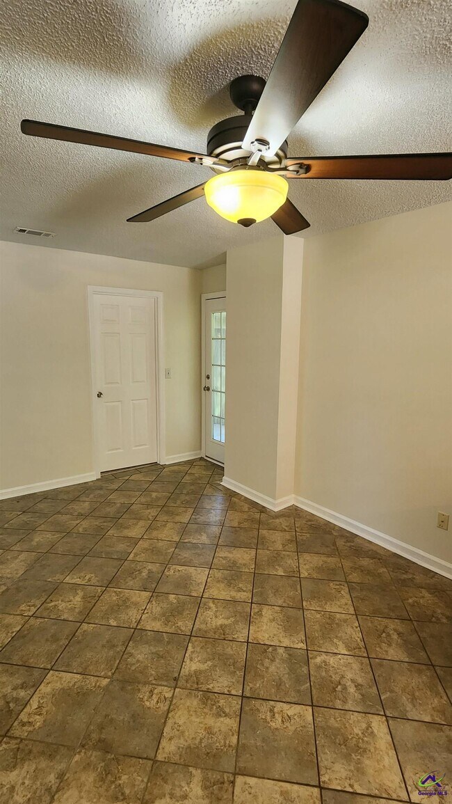 Building Photo - 203 Springdale Dr