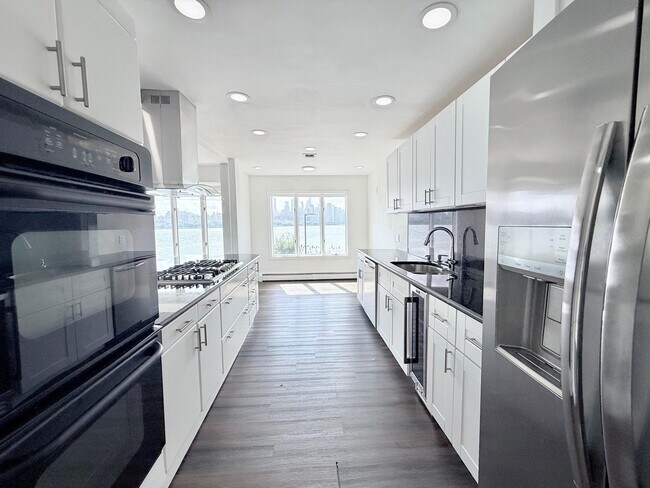 Building Photo - 17A Riverview Cir
