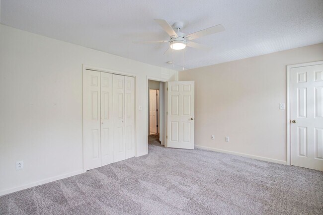 Building Photo - 3 Bedroom / 2.5 Bath Condo - Johnson City, TN