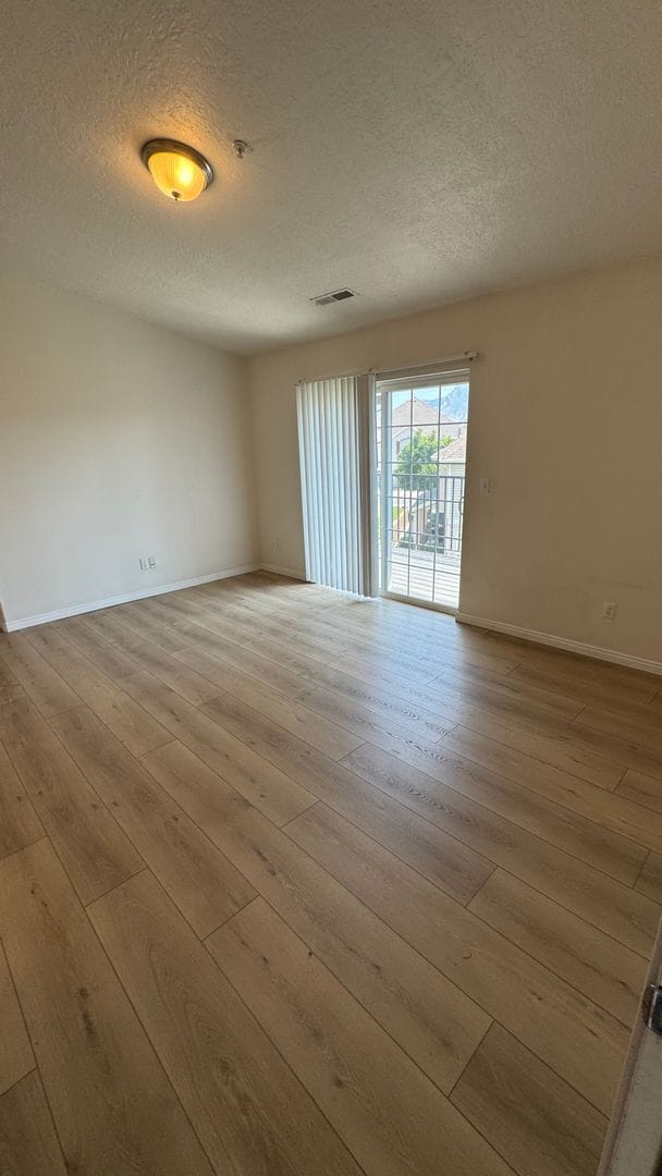 Building Photo - 3 bedroom 2 bath!! Available Now!!