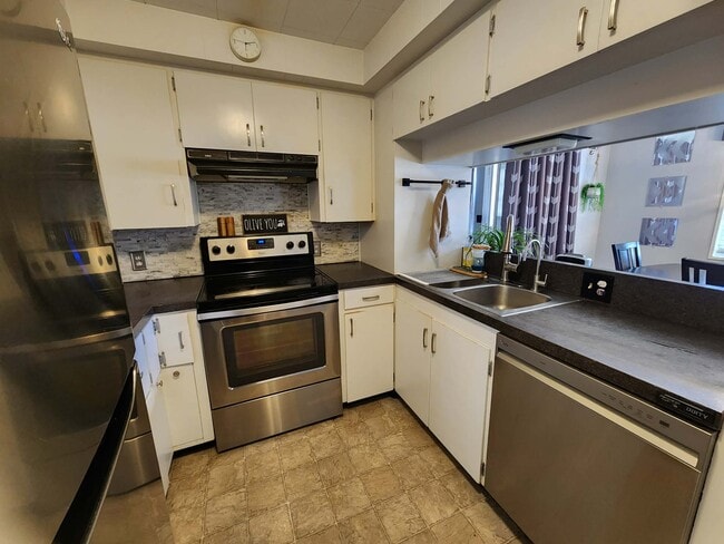 Building Photo - Unit 63