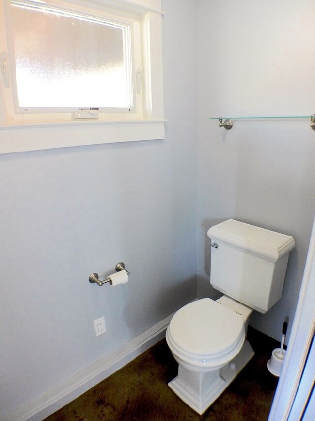 Building Photo - One Bedroom, One and a Half Bath Home in S...