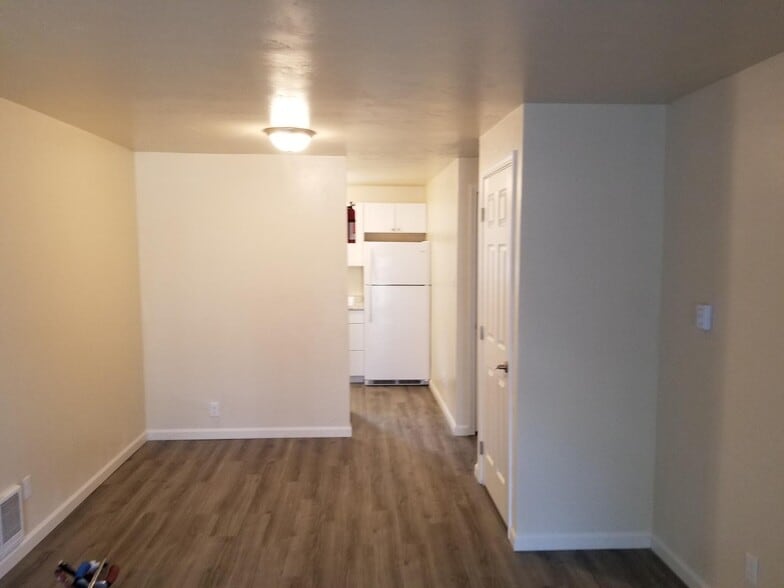 Building Photo - 415 2nd Ave E