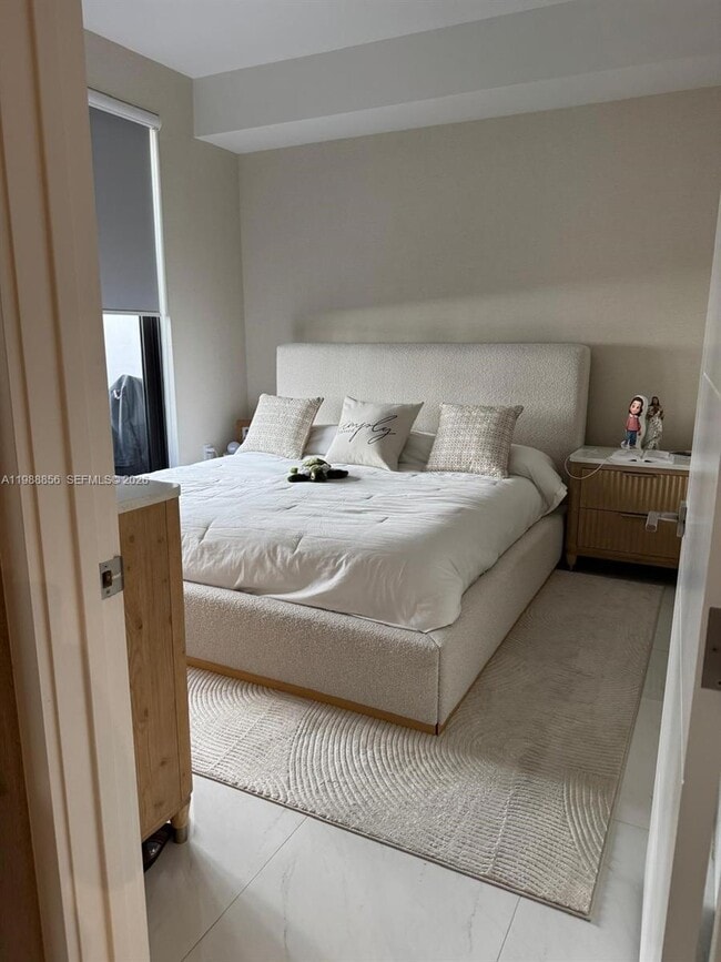 Building Photo - 301 Altara Ave