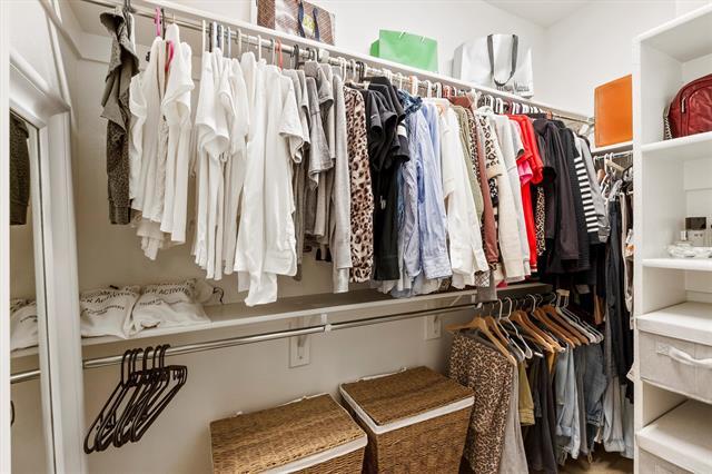 Building Photo - 4520 Del Rey Ave