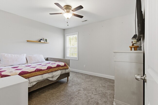 Building Photo - 2012 Snapper St