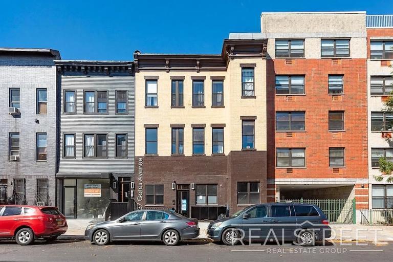 Building Photo - Spacious 3-Bedroom Apartment with Modern Finishes in Prime Bushwick