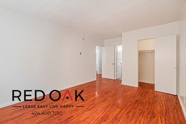 Building Photo - 10535 Lindley Ave