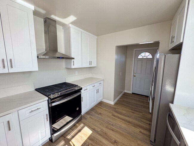 Building Photo - El Cerrito 3Bed/2Ba Private Yard, off-street parking Just renovated